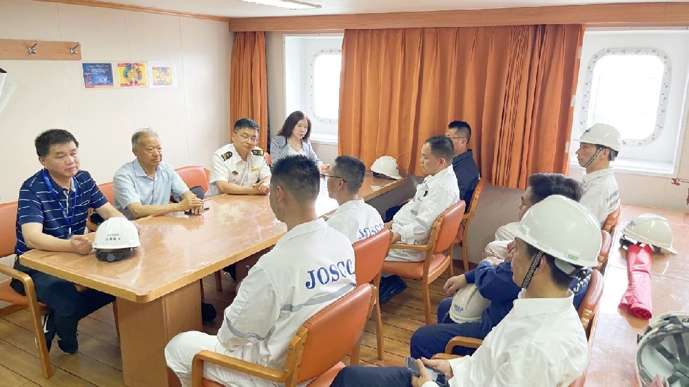 “世界海員日”專題 | 江蘇遠洋開展“江遠蘭州”輪船員慰問活動