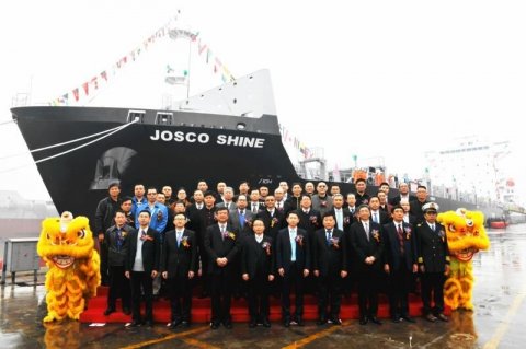 江蘇遠(yuǎn)洋第二艘1900TEU集裝箱新造船順利交付