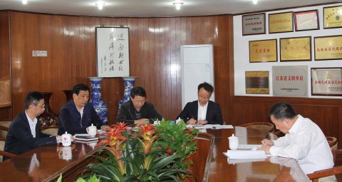 弘揚(yáng)愛國(guó)奉獻(xiàn)精神 爭(zhēng)做新時(shí)代奮斗者  ——江蘇遠(yuǎn)洋黨委中心組學(xué)習(xí)“時(shí)代楷?！蓖趵^才同志先進(jìn)事跡