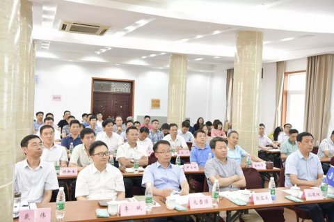 牢記使命勇?lián)?推動主題教育走深走實